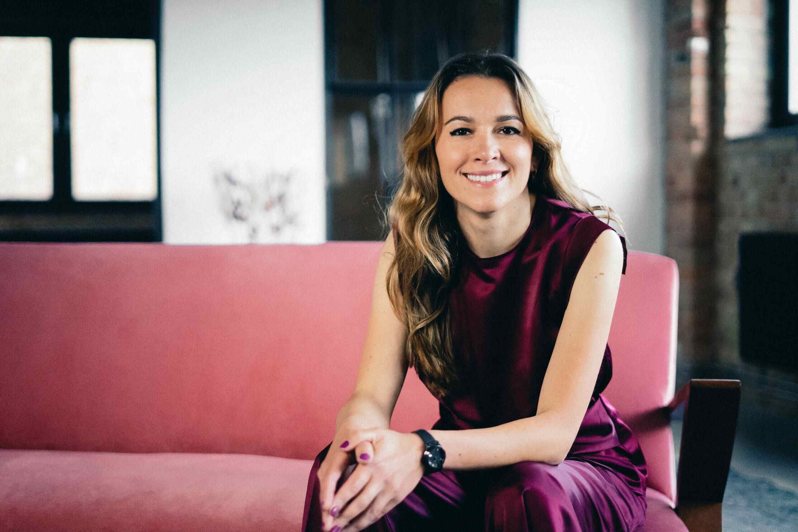 Karolina Decker im Gespräch: „Frauen haben ein besseres Händchen für Investitionen als Männer“
